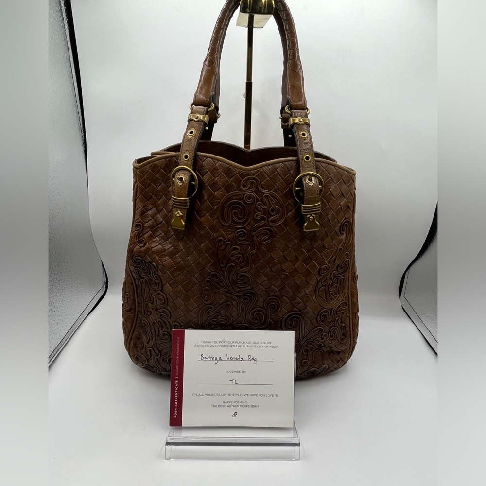 Bottega Venetia woven look leather bag. Authinticated.